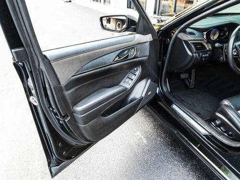 Used 2018 Cadillac CTS V w/ Luxury Package RWD image 14