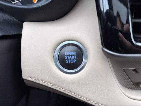 Certified 2021 Toyota Highlander XLE image 26