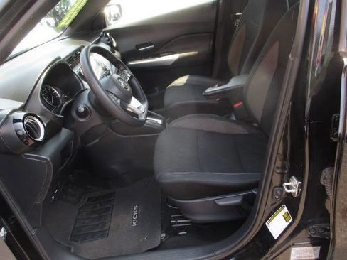 Used 2020 Nissan Kicks SV image 6