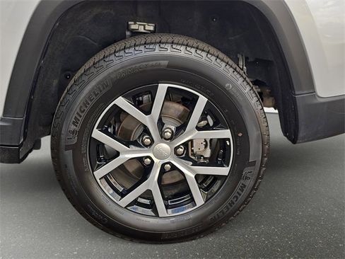 Used 2024 Jeep Grand Cherokee Limited image 35