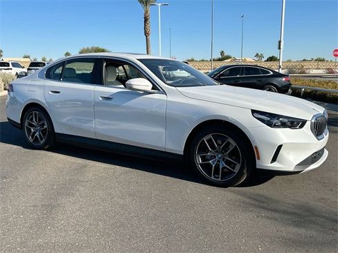 Certified 2025 BMW i5 eDrive40i w/ Premium Package image 4