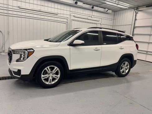 Used 2022 GMC Terrain SLE w/ Driver Convenience Package FWD image 2