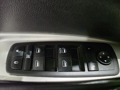 Used 2019 Dodge Journey SE image 17