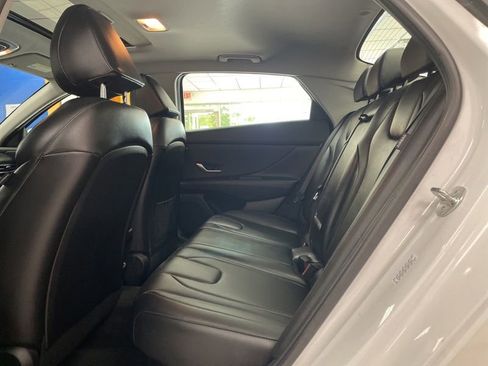 Used 2024 Hyundai Elantra Limited FWD image 16