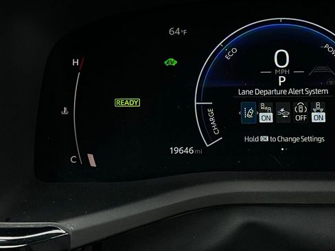 Used 2025 Toyota Camry SE image 40