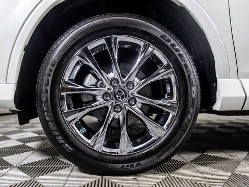 Used 2017 Toyota RAV4 Platinum image 39