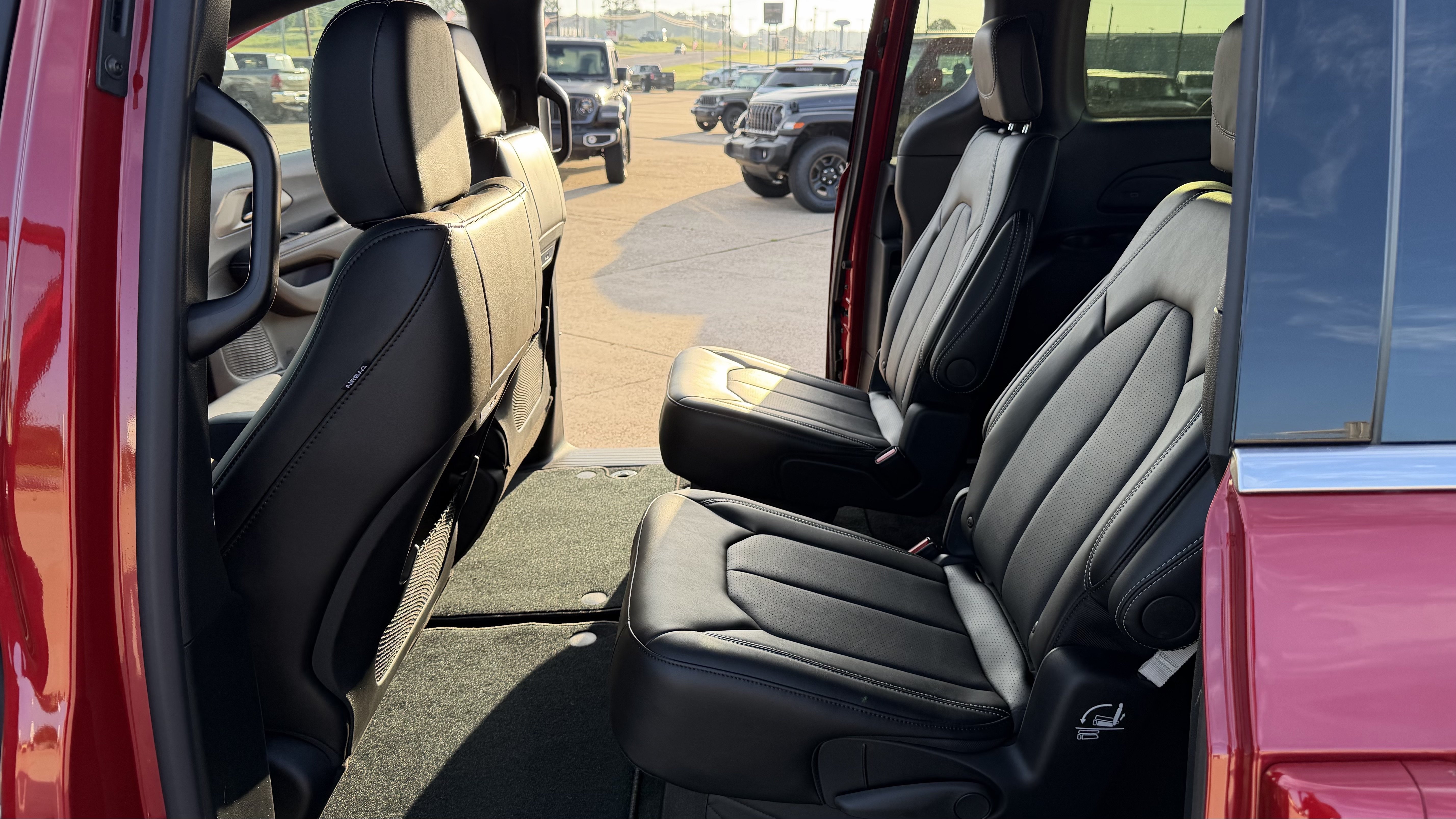 New 2027 Chrysler Pacifica Select w/ Family Tech Group AWD/4WD image 32