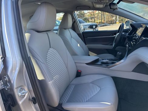 Used 2024 Toyota Camry SE image 14