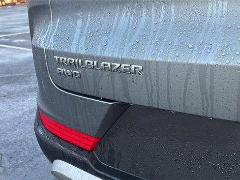 Used 2024 Chevrolet TrailBlazer LT image 32