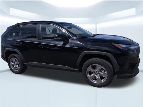 Used 2022 Toyota RAV4 XLE image 7