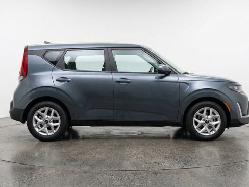 Used 2025 Kia Soul LX w/ LX Technology Package FWD image 11