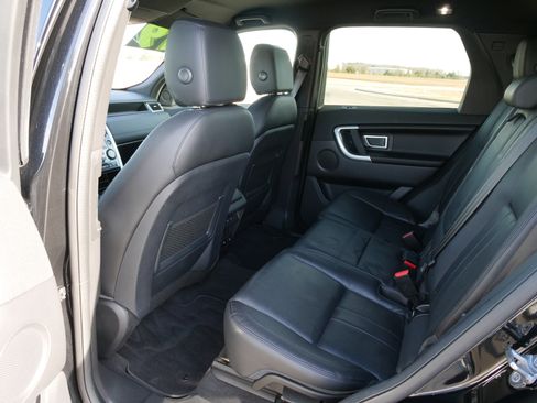 Used 2019 Land Rover Discovery Sport SE image 16