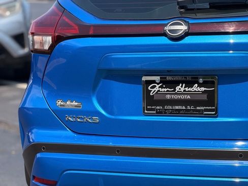 Used 2023 Nissan Kicks SR w/ SR Premium Package FWD image 12