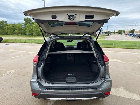 Used 2019 Nissan Rogue S w/ Special Edition Package FWD image 8