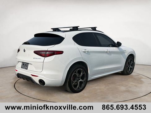 Used 2022 Alfa Romeo Stelvio Veloce AWD/4WD image 3