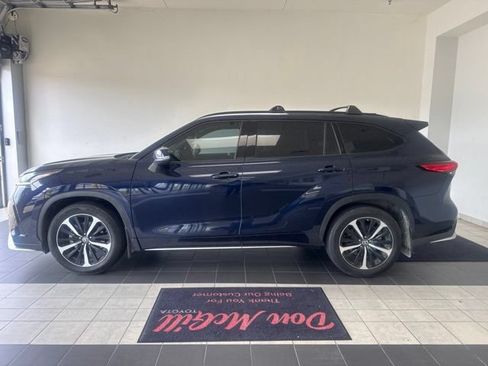 Used 2021 Toyota Highlander XSE FWD image 1