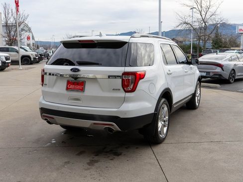 Used 2017 Ford Explorer XLT w/ Equipment Group 202A image 7