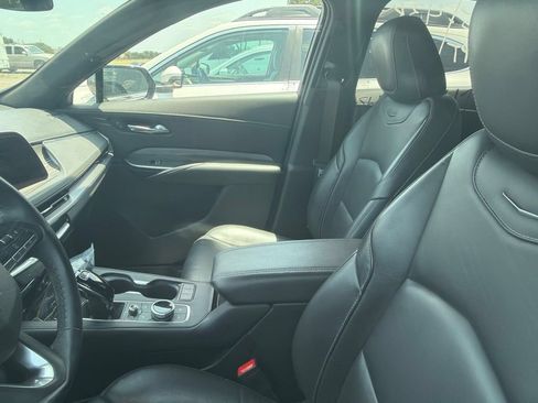 Used 2025 Cadillac XT4 Premium Luxury FWD image 7
