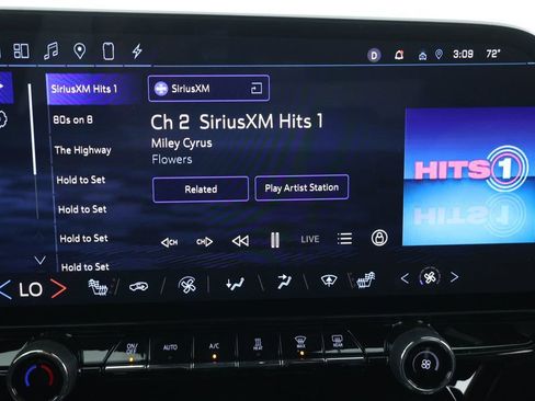 Used 2024 Chevrolet Blazer EV LT image 17