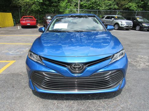 Used 2019 Toyota Camry LE FWD image 3