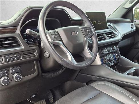 Used 2022 Chevrolet Tahoe Z71 w/ Luxury Package AWD/4WD image 10