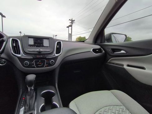 Used 2022 Chevrolet Equinox LS w/ LS Convenience Package FWD image 3