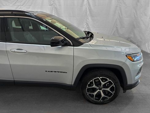 Used 2025 Jeep Compass Limited AWD/4WD image 9