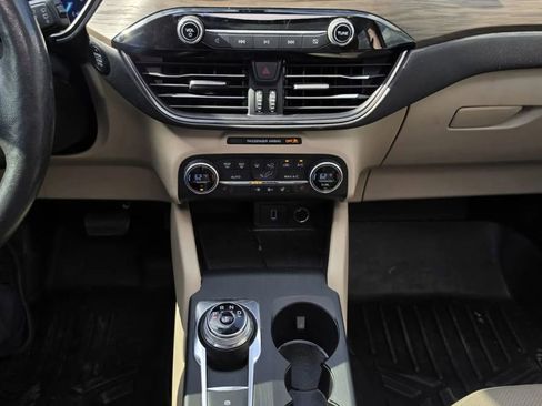 Used 2020 Ford Escape Titanium FWD image 17