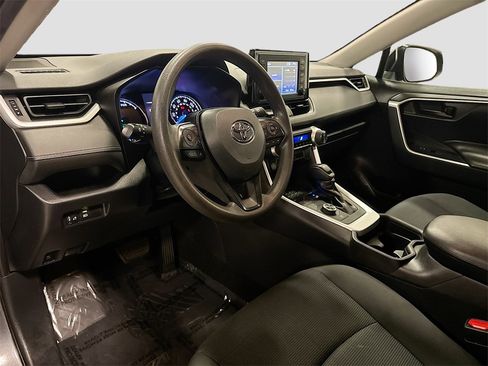 Used 2019 Toyota RAV4 LE image 9