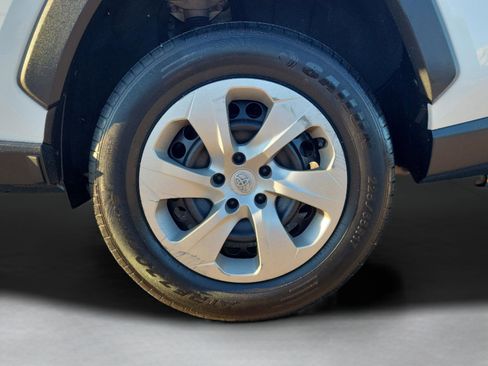 Used 2021 Toyota RAV4 LE image 5