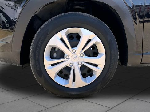 Used 2025 Chevrolet Trax LS FWD image 11