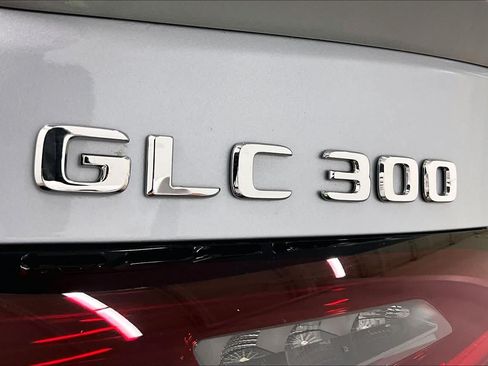Used 2026 Mercedes-Benz GLC 300 4MATIC w/ AMG Line image 10