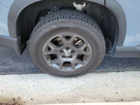 Used 2025 Honda Pilot TrailSport image 12