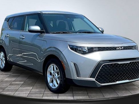 Certified 2024 Kia Soul LX w/ Option Group 015 FWD image 3