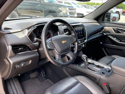 Used 2023 Chevrolet Traverse LT FWD image 14