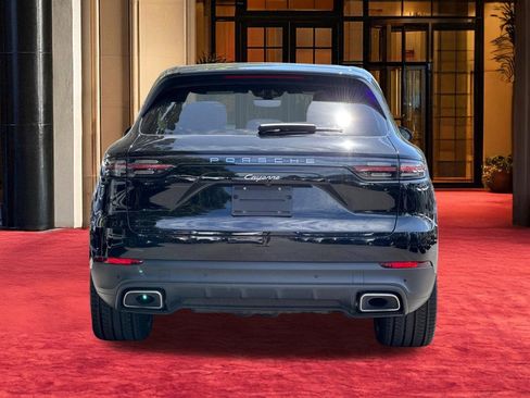 Used 2022 Porsche Cayenne AWD/4WD image 10