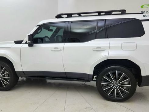 Used 2024 Lexus GX 550 w/ Accessory Package (31) AWD/4WD image 11