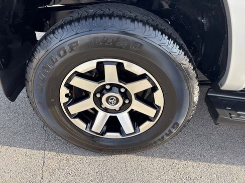 Used 2024 Toyota 4Runner TRD Off-Road image 2