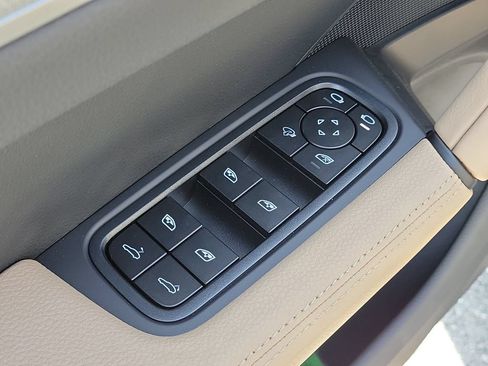 New 2026 Porsche Cayenne Coupe AWD/4WD image 26
