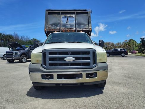 Used 2006 Ford F350 2WD Regular Cab DRW Super Duty image 4