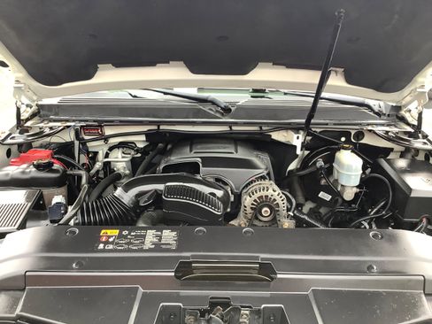 Used 2012 Chevrolet Avalanche LTZ image 9