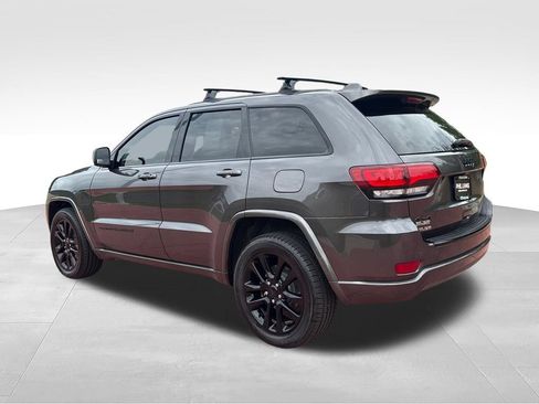 Used 2018 Jeep Grand Cherokee Altitude AWD/4WD image 6