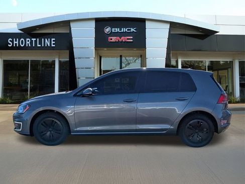 Used 2016 Volkswagen e-Golf SE w/ DC Fast Charging Package image 6