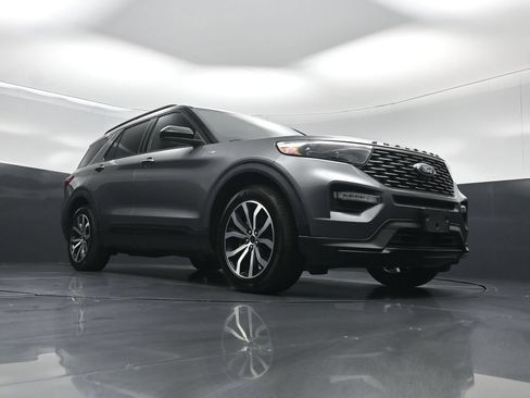 Used 2023 Ford Explorer ST-Line w/ Class IV Trailer Tow Package RWD image 42