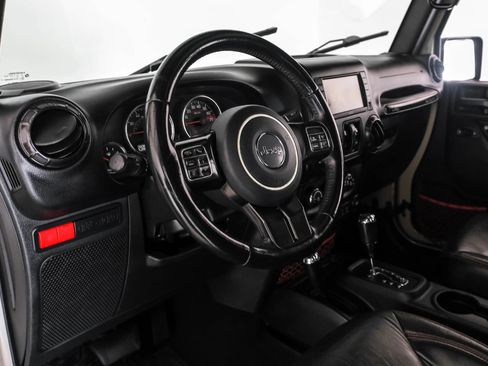 Used 2017 Jeep Wrangler Unlimited Rubicon AWD/4WD image 2