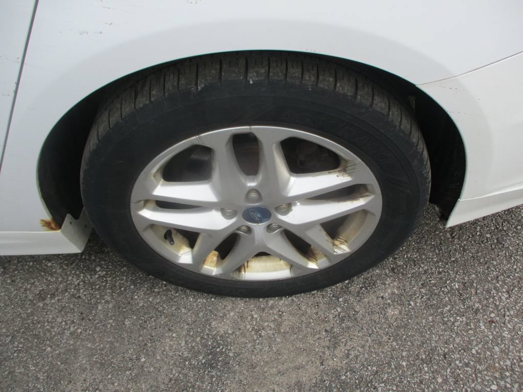 Used 2013 Ford Fusion SE FWD image 8