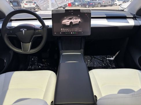 Used 2024 Tesla Model Y Long Range AWD/4WD image 27