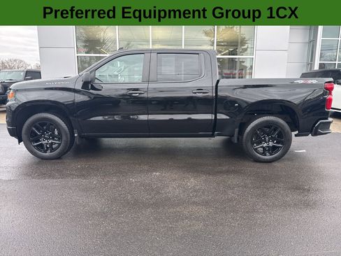 Used 2023 Chevrolet Silverado 1500 Custom image 1