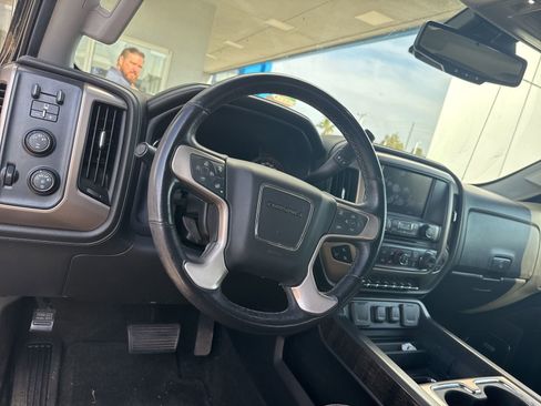 Used 2015 GMC Sierra 2500 Denali w/ Duramax Plus Package image 8