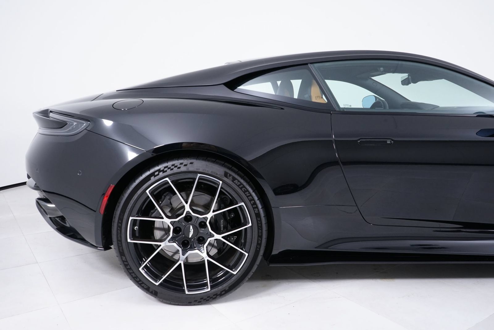 Used 2026 Aston Martin DB12 Coupe RWD image 13